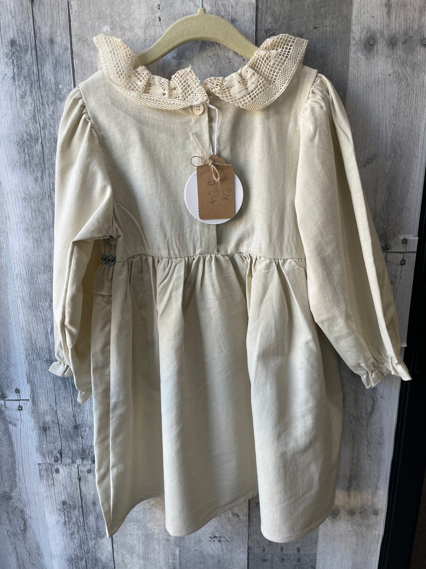 Toddler Girls Smocked Dress // Lace collar