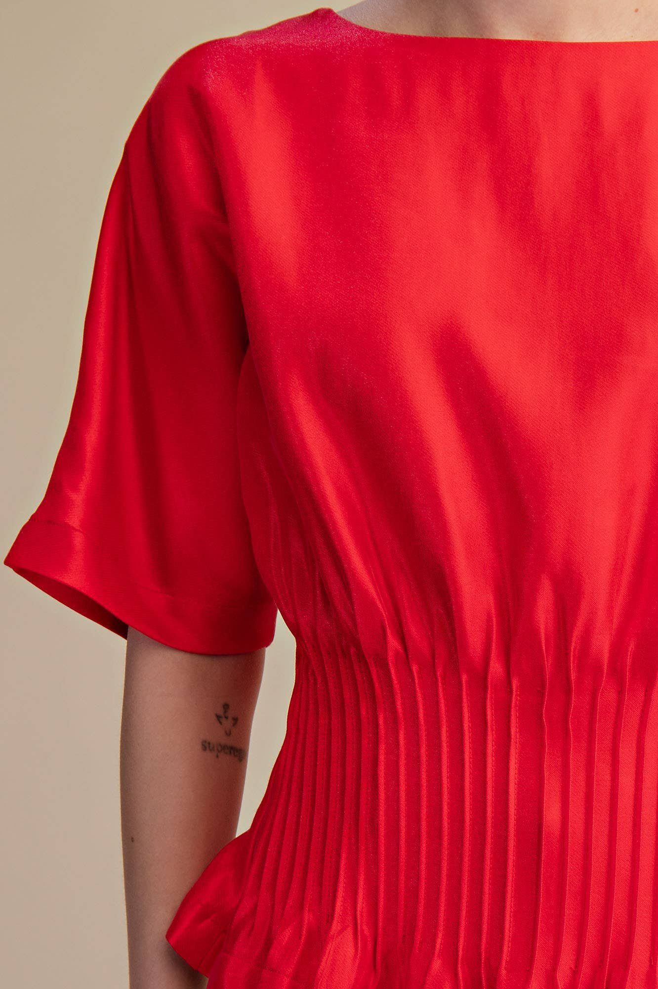 Boat Neck Short Sleeve Pleated top - Red