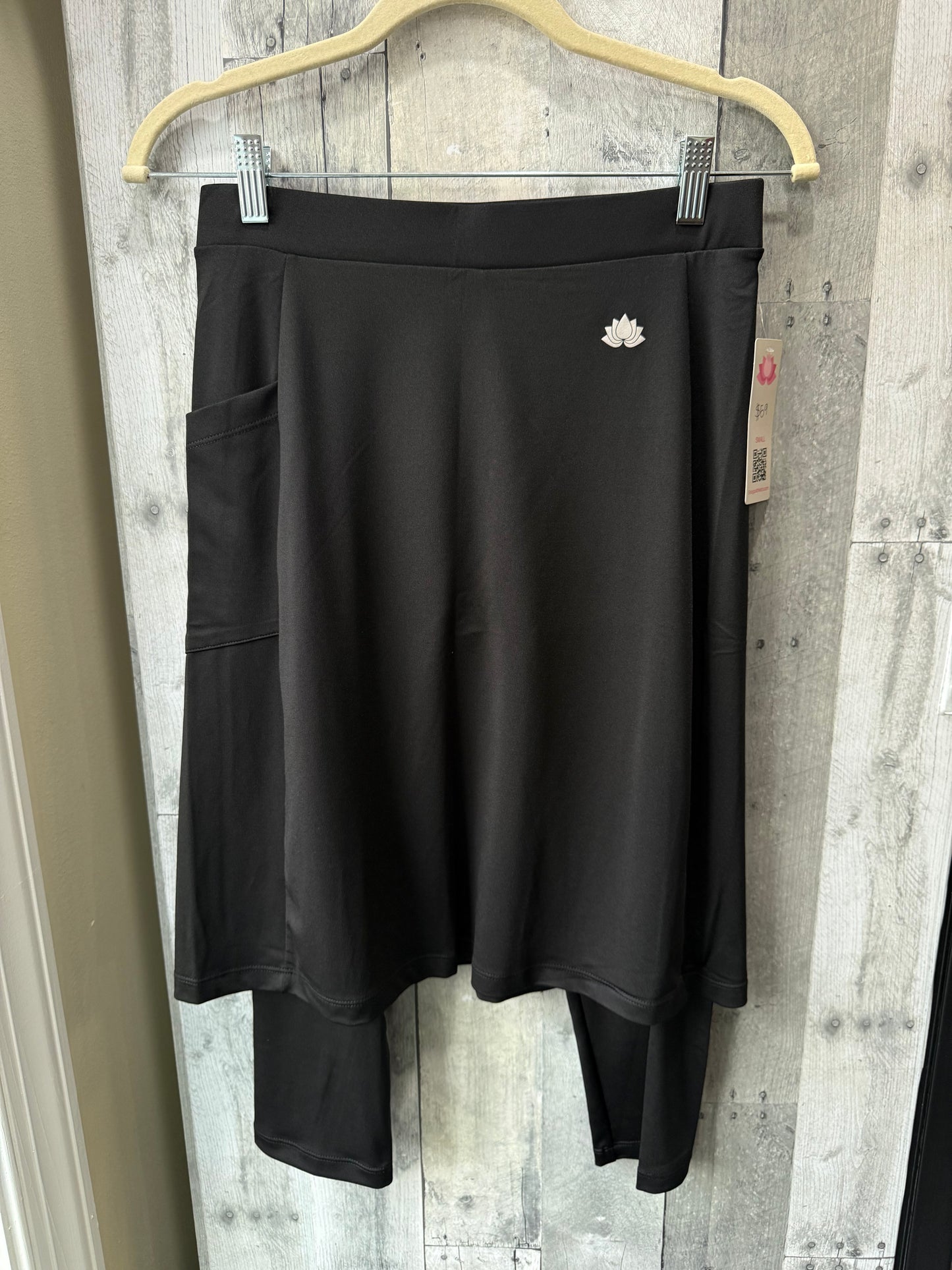 Snoga // Knee Length Skirt Sport Style  in Black