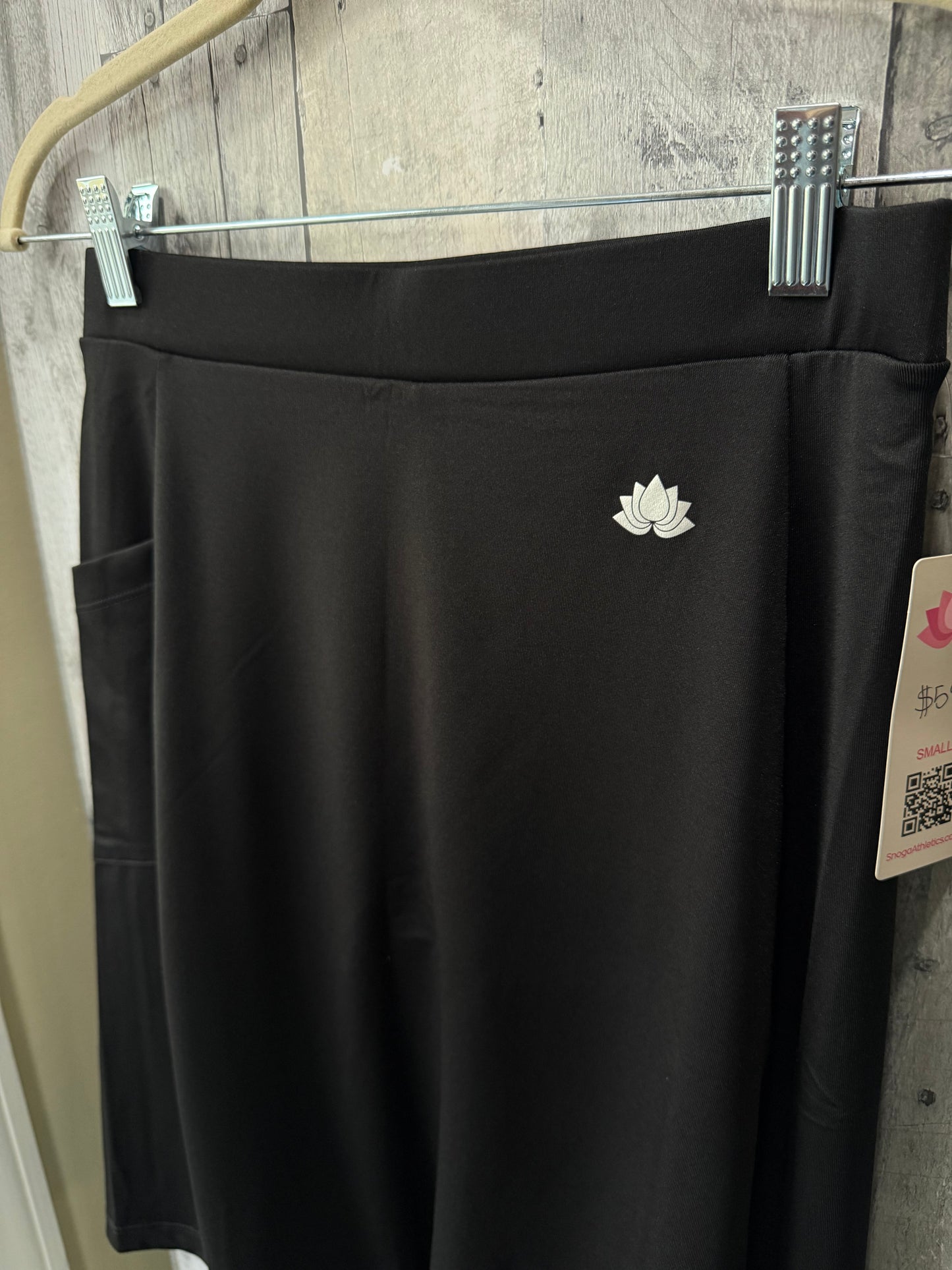Snoga // Knee Length Skirt Sport Style  in Black