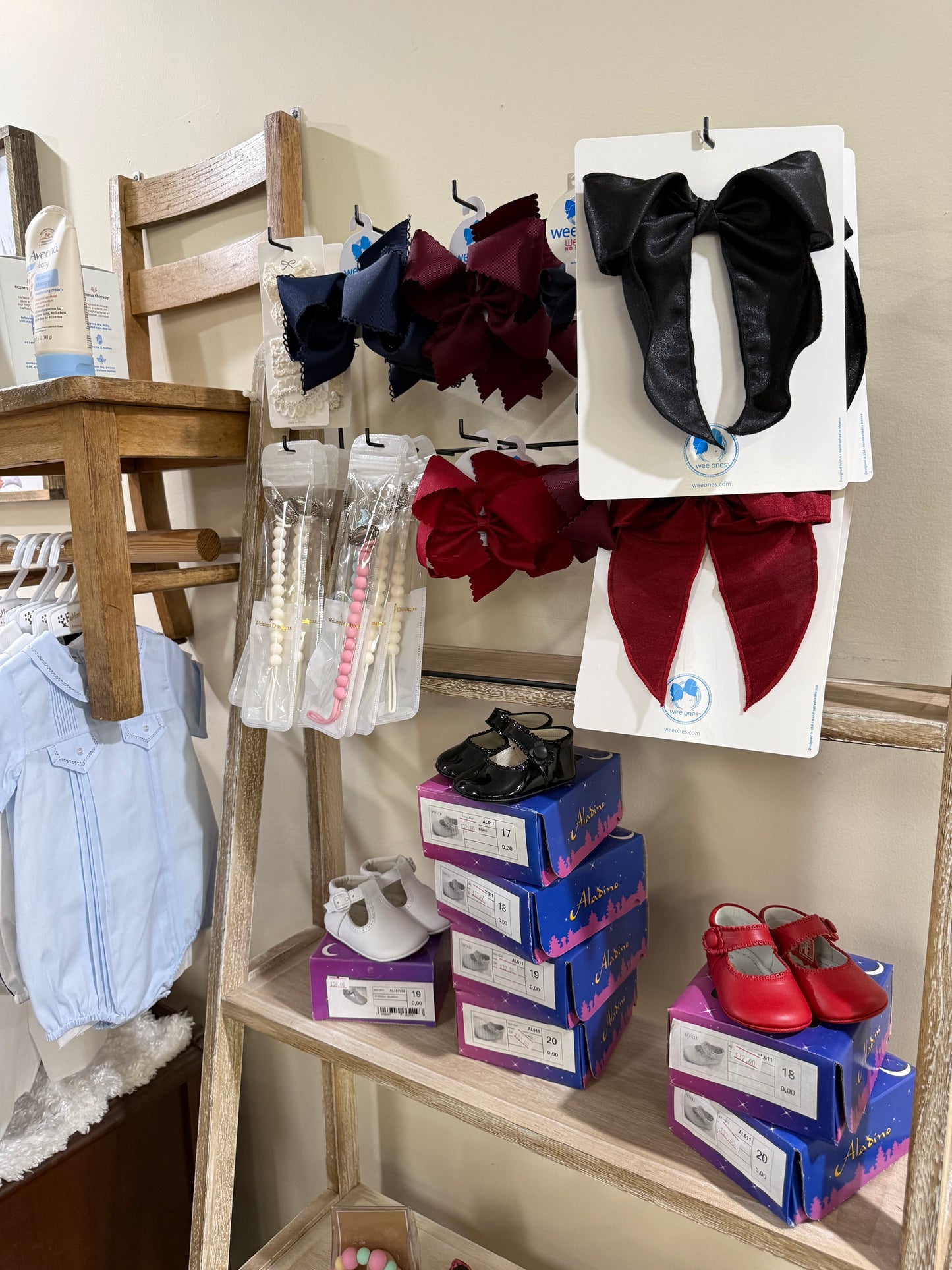 Scallop Edge Wee Ones Small King Bows // Cranberry & Burgandy