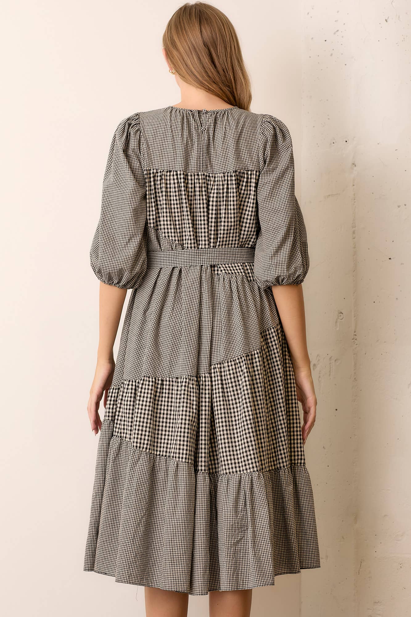 GINGHAM WAIST TIE MIDI DRESS: Black