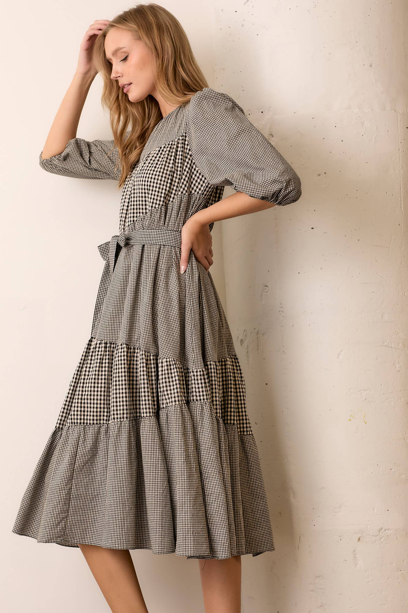 GINGHAM WAIST TIE MIDI DRESS: Black
