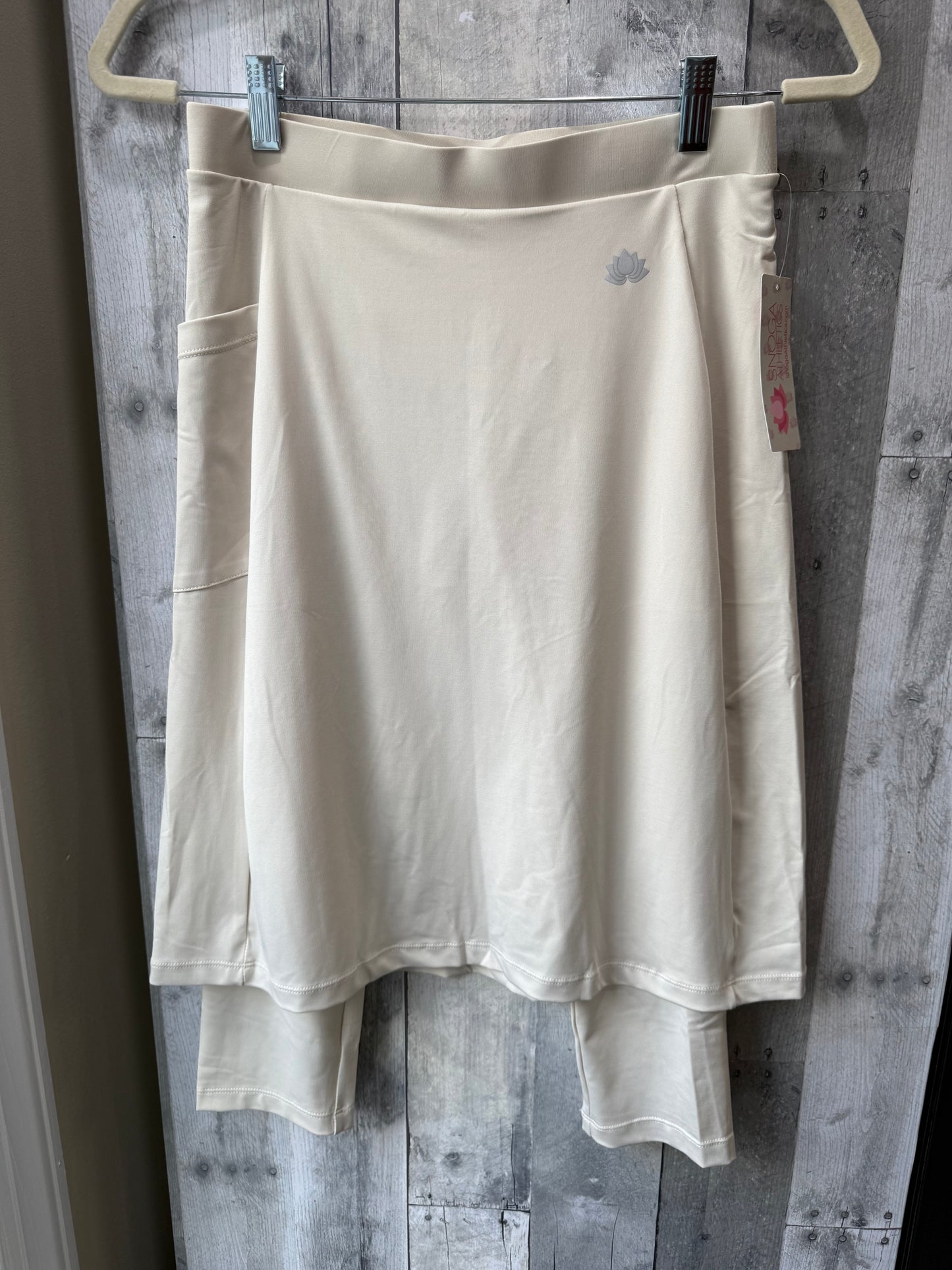 Snoga // Knee Length Skirt Sport Style  in Off White Cream