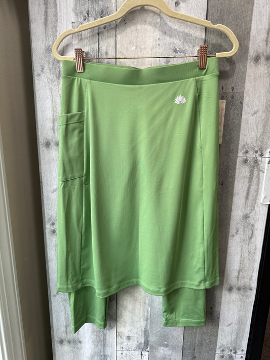 Snoga // Knee Length Sport Style in Light Green