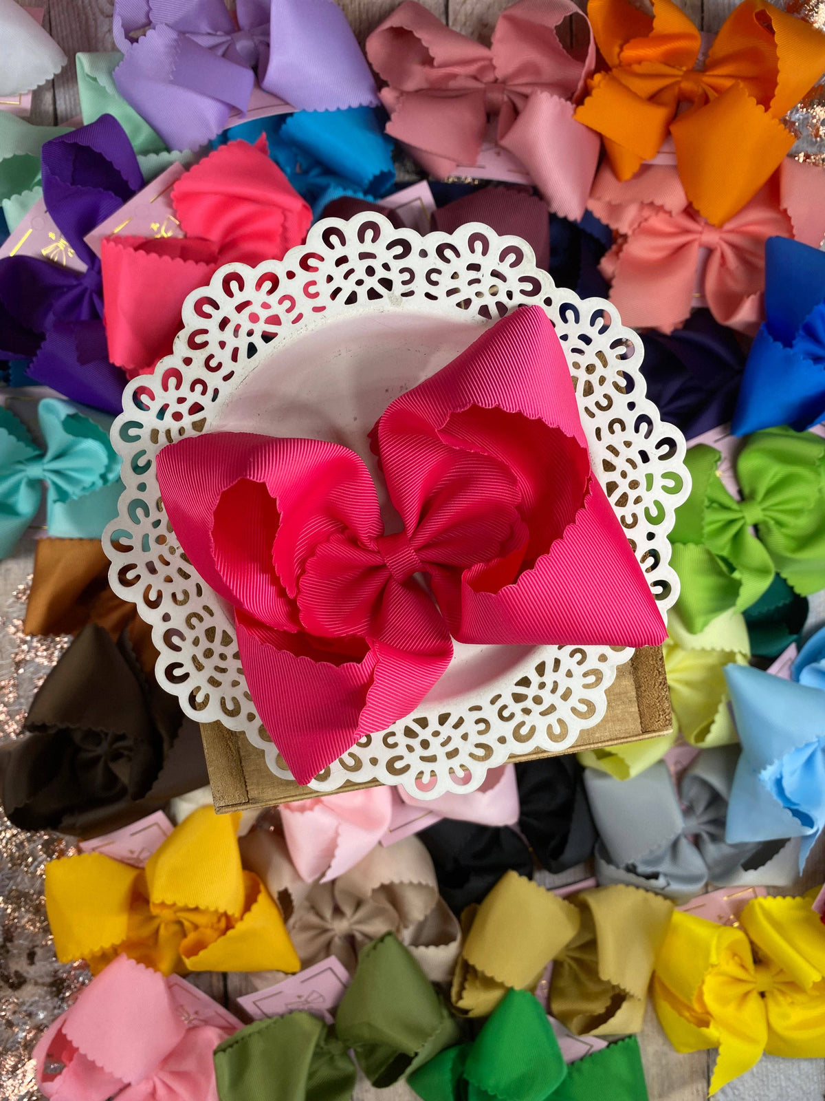5.5" Oversize Scalloped Hair Bow | Clip: Red