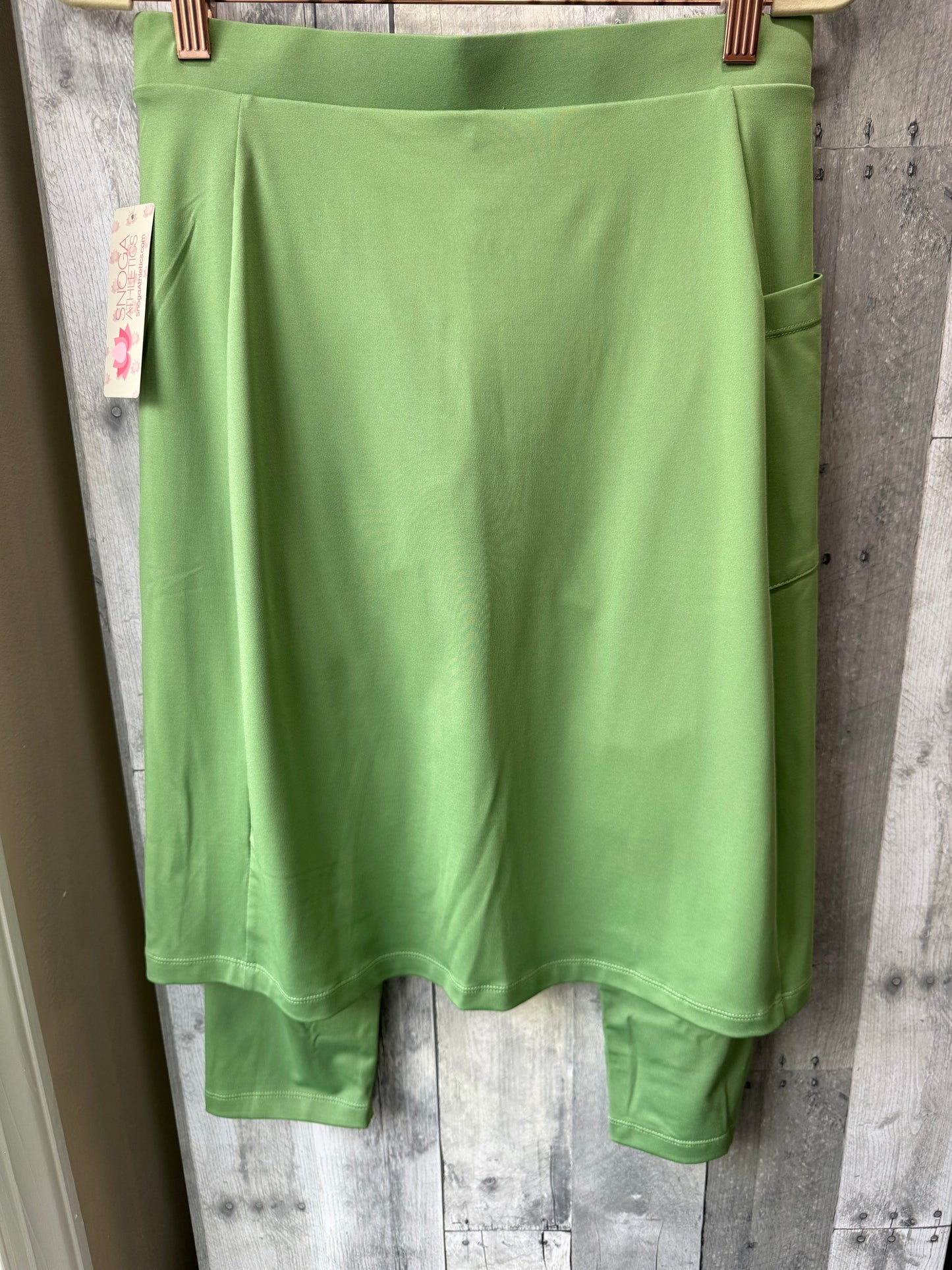 Snoga // Knee Length Sport Style in Light Green