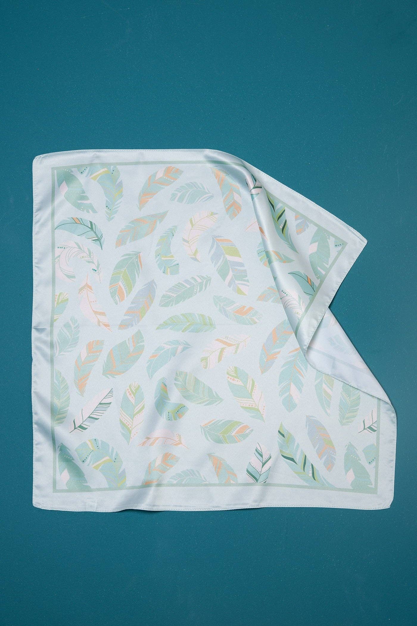 LEAF PRINT SILKY FEELING BANDANA SCARF
