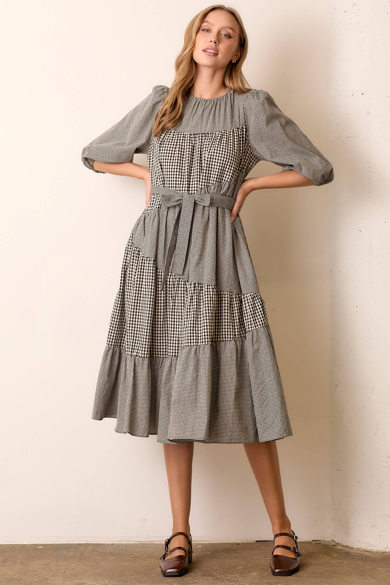 GINGHAM WAIST TIE MIDI DRESS: Black